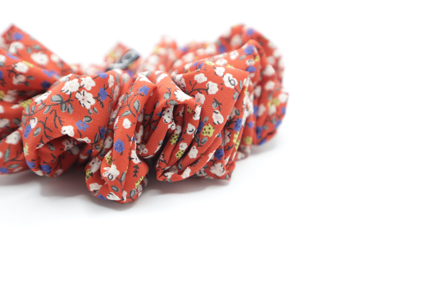 Lila Oversized Scrunchie • Red with White Dainty Floral ♡❤️