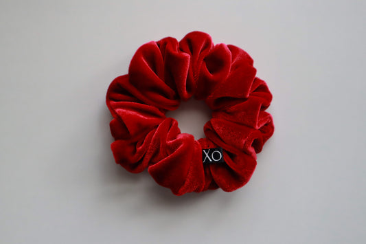 Quick color note: Scarlett is a deep wine-burgundy (not bright red!). Screens can make her look lighter – check the darker edited photos for true color. She’s absolutely stunning in person ♡❤️